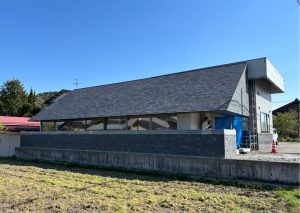 高耐力柱脚･柱頭金物を使用した開放的な砂原石材ギャラリー